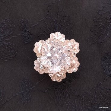 雪の結晶クリスタルフラワーの帯留め