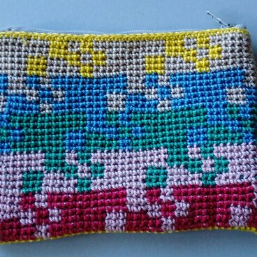 かぎ針編みのミニポーチ　１