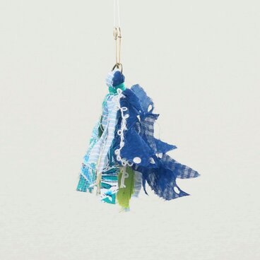 textileタッセルブローチ