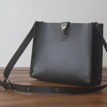 [本革]ショルダーバッグ NSB（ブラック）SToLY Leather Bag/ストーリー レザーショルダーバッグ