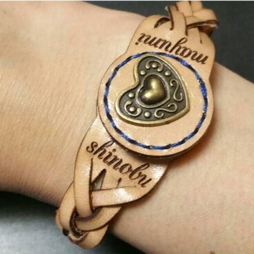 組み合わせは自由自在 自分だけのヌメ革トリック編みブレスレット