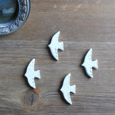 鳥の陶土ブローチ