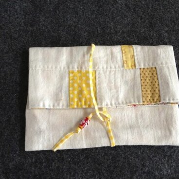 通帳ケース　黄色