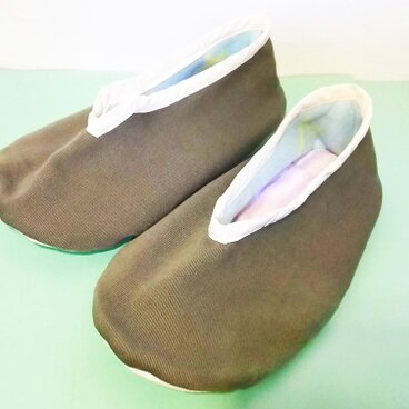 【送料無料】キッズ☆蒸れにくくふんわり暖かルームシューズ
