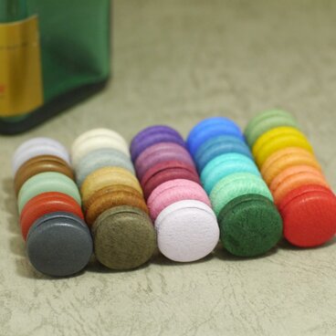 マカロンのようにカラフルでかわいい革製マグネット【２５種類から４つ選んで】