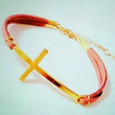 スウェード調紐のブレスレット ビッグクロスチャーム 秋冬