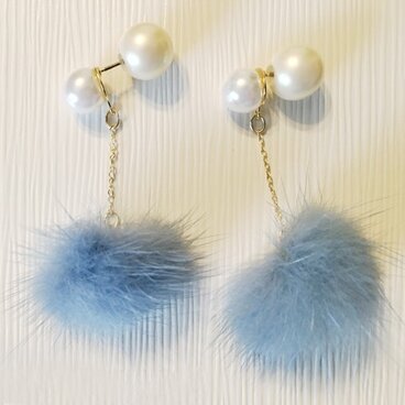 ☆SALE☆ミンクファー ポンポンドロップピアス（ブルー）