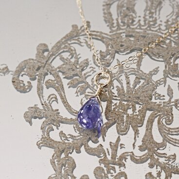 大粒タンザナイトの一粒ネックレス