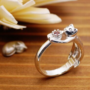 猫の贈り物／1月の誕生石　ガーネット　シルバーリング