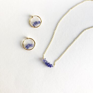 タンザナイトのネックレスとフープイヤリングのセット