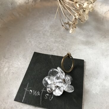 ごつごつ片耳フープイヤリング　クリスタル