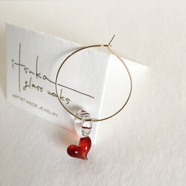 red heart -ガラスと14kgfの片耳フープピアス-