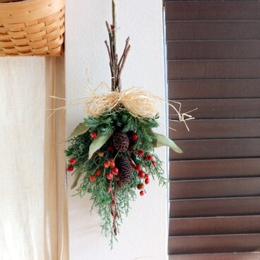 冬を過ごす森のスワッグ