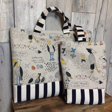 【通園通学】ハシビロコウ柄レッスンバッグ・上履き入れセット（生成）