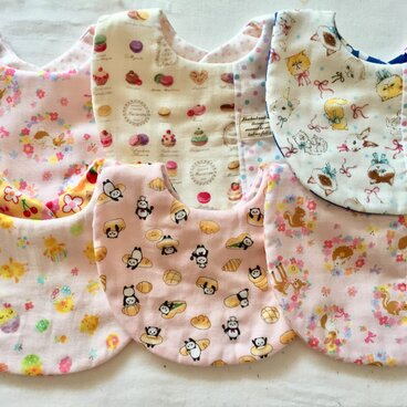 SALE！ふわふわスタイ１枚￥300【女の子柄】