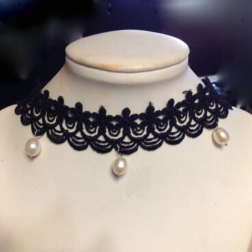 ティアドロップ淡水真珠３つ付き★黒レースチョーカー