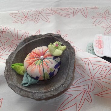 備前焼の針山(大)＊紫ちりめん