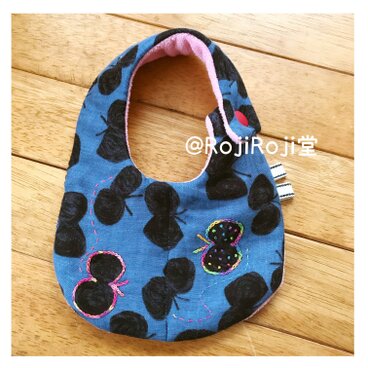 Rojiベビービブ/刺繍　Ｗガーゼ　ちょうちょぴんく