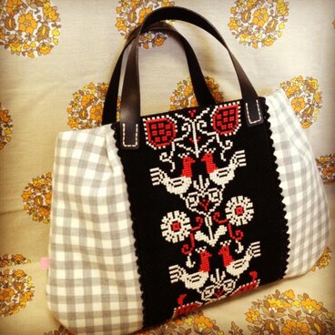 トリさんクロスステッチの横長バッグ
