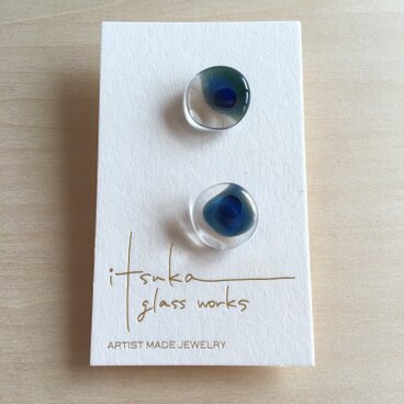 釦ガラスの14kgfピアス -blue-