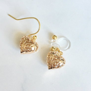 透かし模様のハートピアス イヤリング
