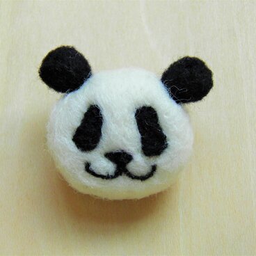 ちいさな パンダあたまブローチ