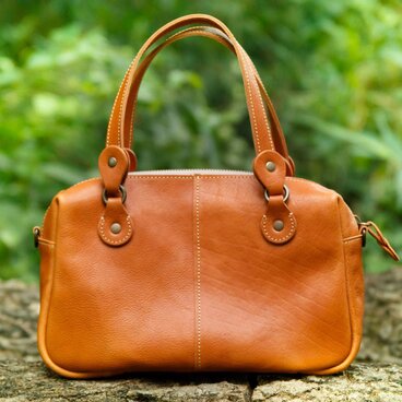 <送料無料>ヌメ革ミニボストンバッグ（2way）キャメル（レザー 牛ヌメ革）