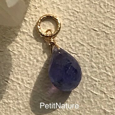 タンザナイトのドロップペンダントトップ