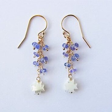 14kgf クロス白蝶貝とタンザナイトのピアス