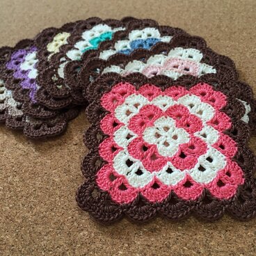 かぎ針編みのスクエアコースター