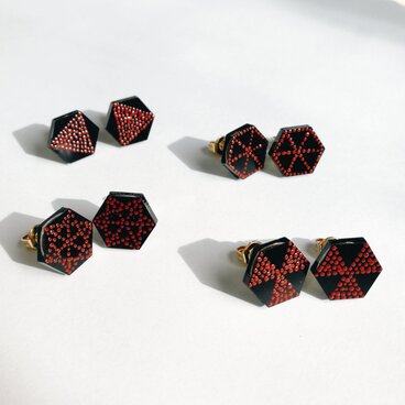 彩漆のヘキサゴンピアス