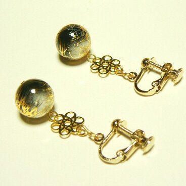 和柄　グラデーション唐草ビーズと透かしパーツのイヤリング