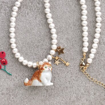 ペルシャ猫とコットンパールのネックレス