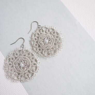 タティングレース　ラウンドモチーフのピアス　＜シルバー＞