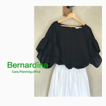 袖がふわりかわいいトップス