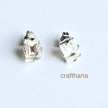 クリスタルのレクタングルピアス
