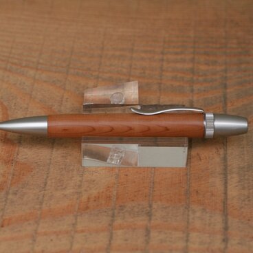 一位　絶滅危惧種　天皇が名付けた木　　位山産　ジェットストリーム芯