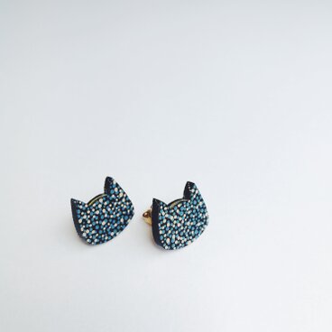 彩漆のねこピアス blue×white