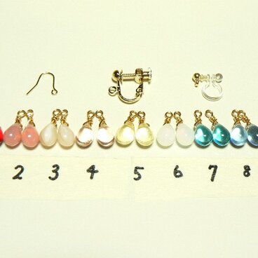 チェコしずく　色とりどり　ドロップ型のイヤリングorピアスorノンホール