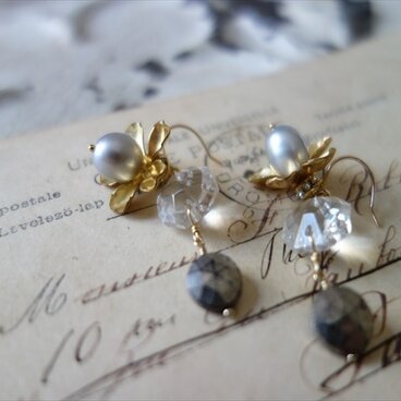 ヴィンテージお花ピアス