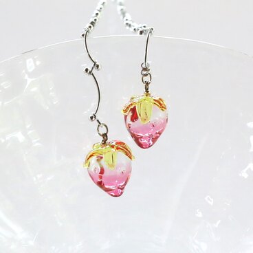 いちごちゃん ラリエット　PG　グラデクリアレッド　オリジナル　ピンク　かわいい　可愛い ピンクゴールド　シルバー　ストロベリー