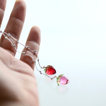 いちごちゃん ラリエット　PG　レッド 　ピンク　オリジナル　小さい　優しい　ピンクゴールド　シルバー　ストロベリー