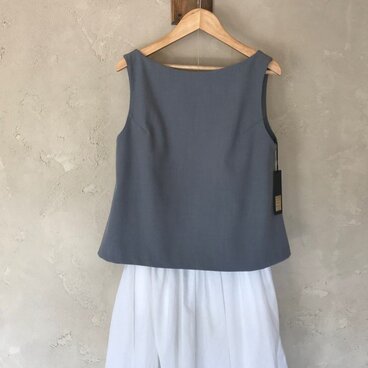 後ろ姿が可愛い トップス ベスト