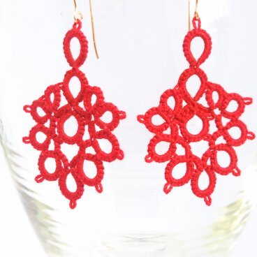 タティングレースのピアス 赤