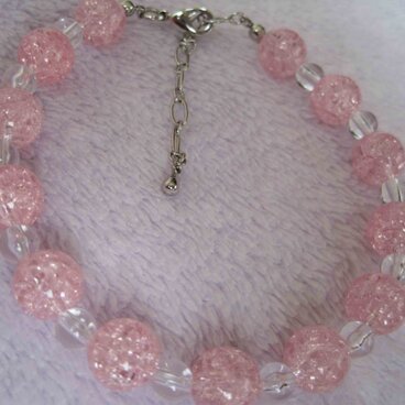 ピンクビーズのブレスレット
