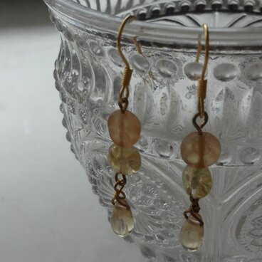 うすももいろのピアス