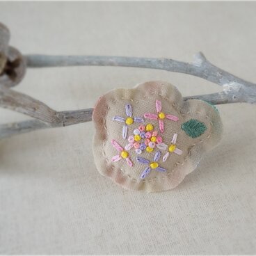 手刺繍ブローチ「紫陽花ピンク」[受注制作]