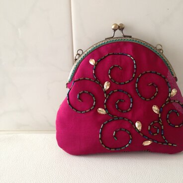 ビーズ刺繍のお出掛けがまぐちバッグ 蔦模様15cm