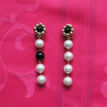 マドモアゼル　アシンメトリー連パール　ホワイト　ピアス