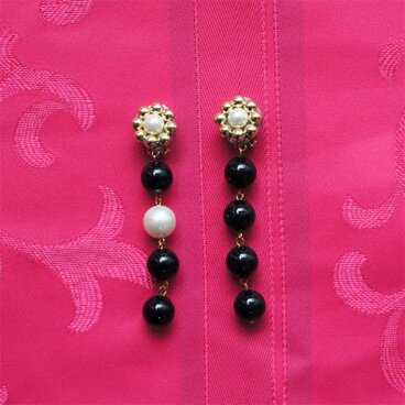 マドモアゼル　アシンメトリー連パール　ブラック　ピアス